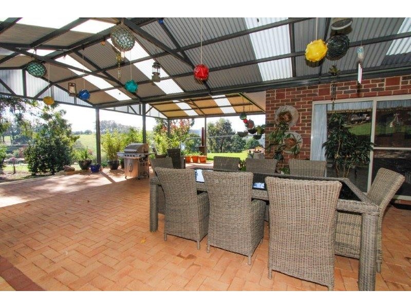 8 Scott Street, Bridgetown WA 6255