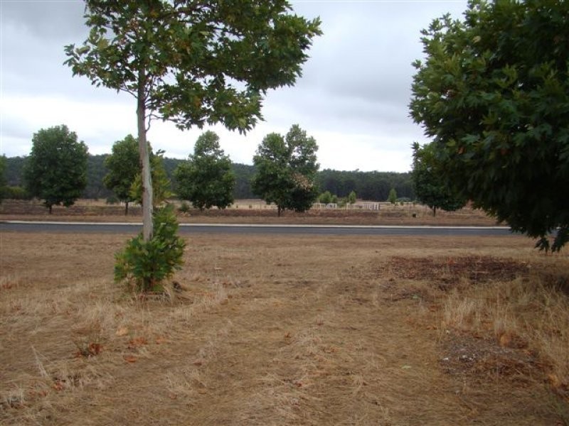 33 Highlands Avenue, Bridgetown WA 6255