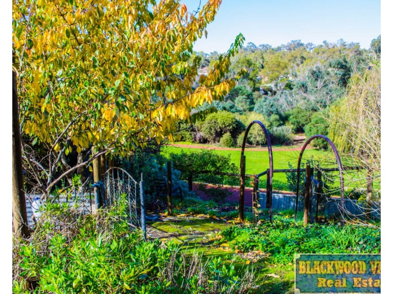 18 Barlee Street, Bridgetown WA 6255