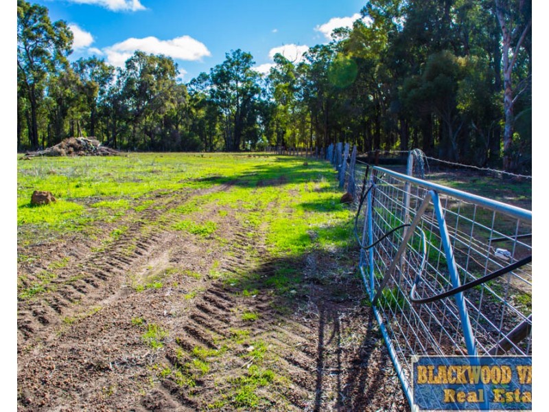 88 Wilga Road, North Greenbushes WA 6254