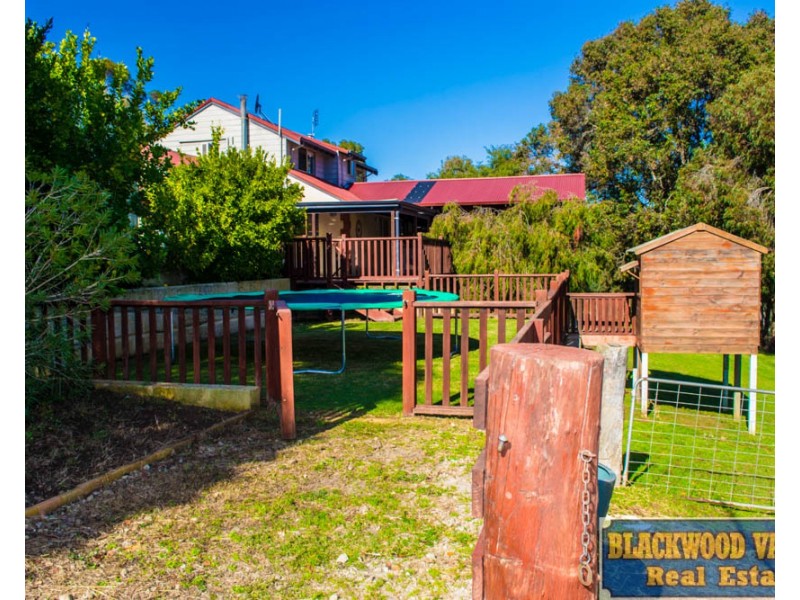 20 Blackbutt Drive, Manjimup WA 6258