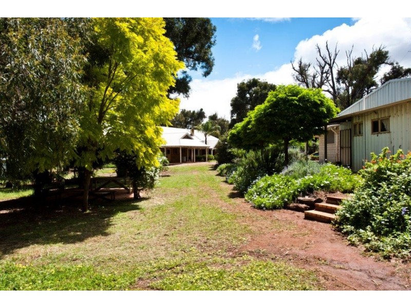 22 Winnejup Rd, Bridgetown WA 6255