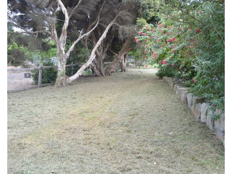 39 South Western Highway, Kirup WA 6251