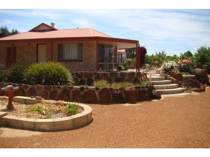 12 Highland Ave, Bridgetown WA 6255