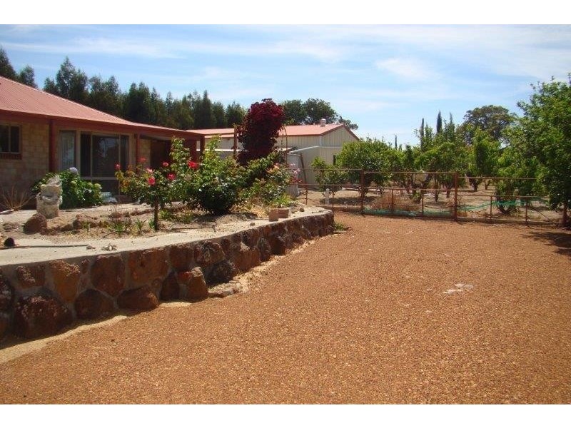 12 Highland Ave, Bridgetown WA 6255