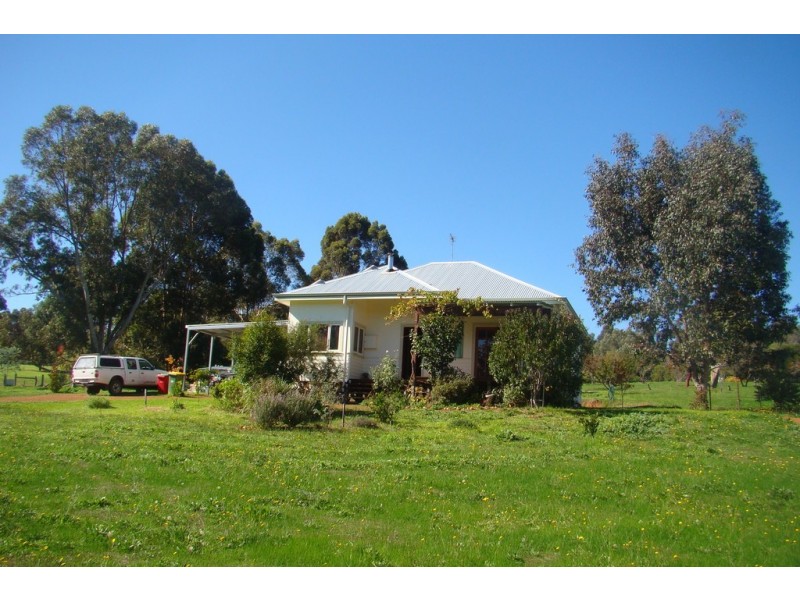 11 East Blackwood Terrace, Bridgetown WA 6255