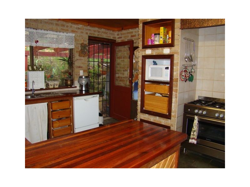 16 Thompson St, Bridgetown WA 6255