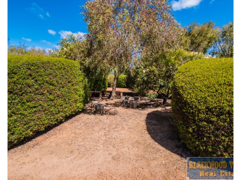 23 Robinia Way, Kangaroo Gully WA 6255