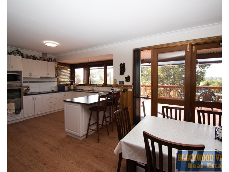 23 Robinia Way, Kangaroo Gully WA 6255