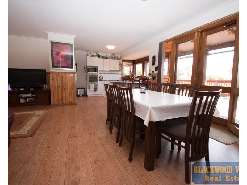 23 Robinia Way, Kangaroo Gully WA 6255