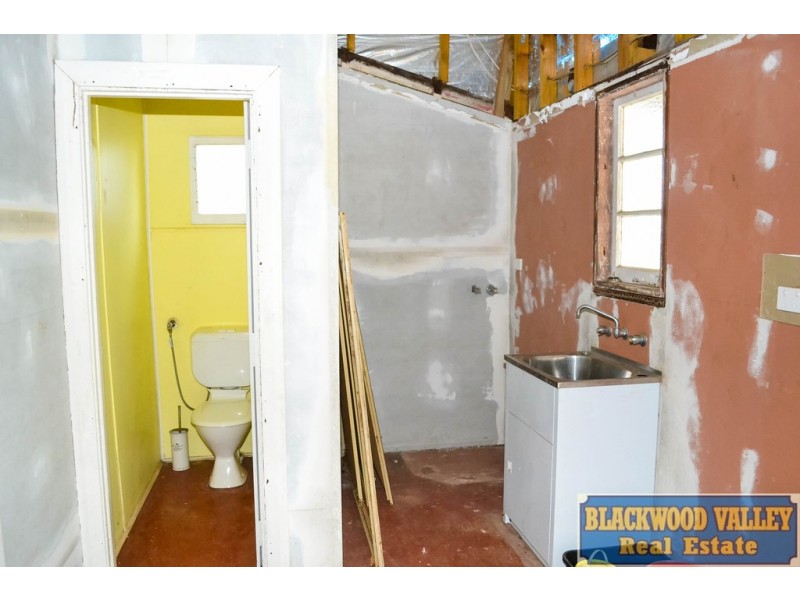 28 Blackwood River Drive, Balingup WA 6253