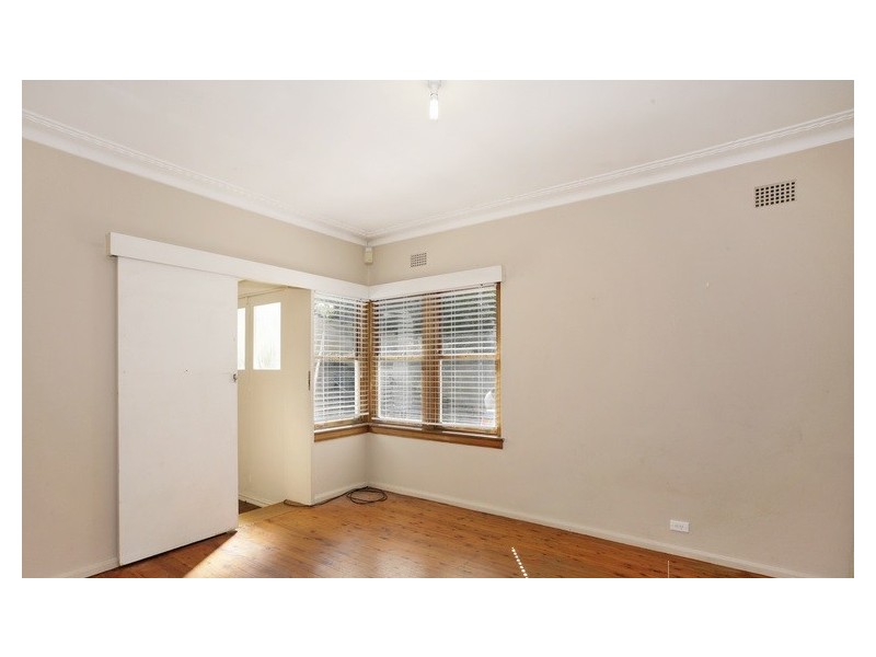 33 Burns Crescent, Chiswick NSW 2046