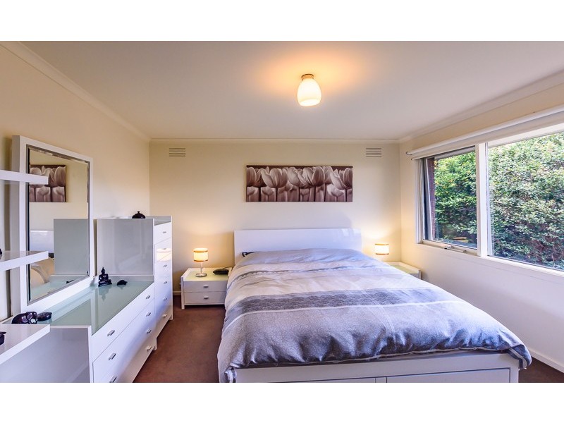 4/3 Crewe Road, Hughesdale VIC 3166