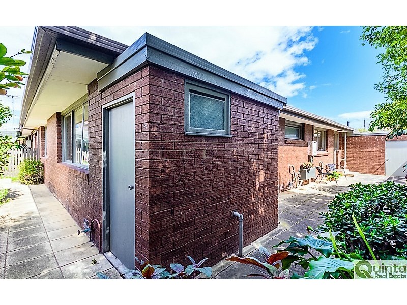 4/3 Crewe Road, Hughesdale VIC 3166