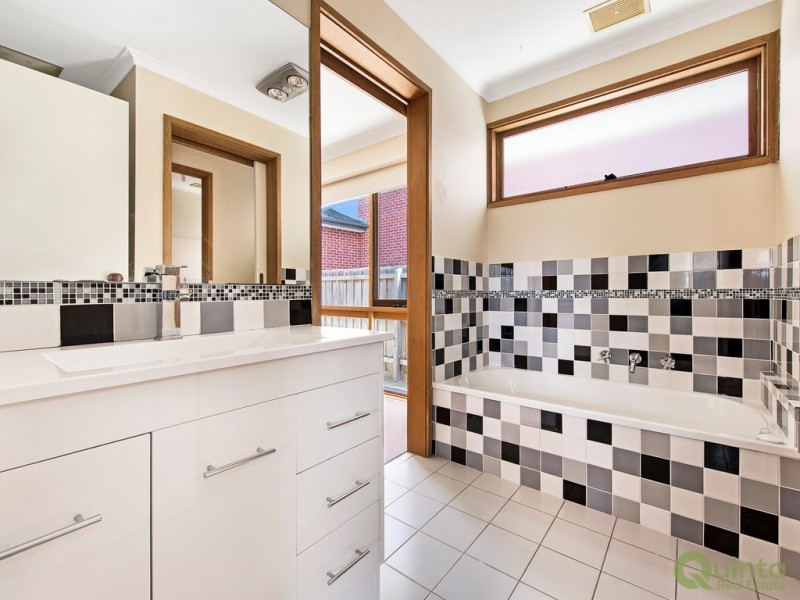 1/2 Vigil Avenue, Glen Waverley VIC 3150