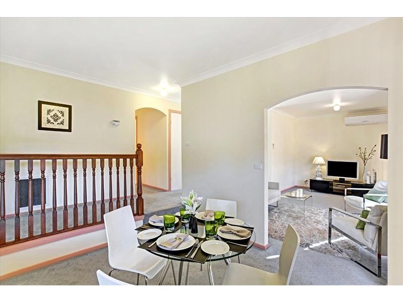 2/10 Caromar St, Croydon VIC 3136