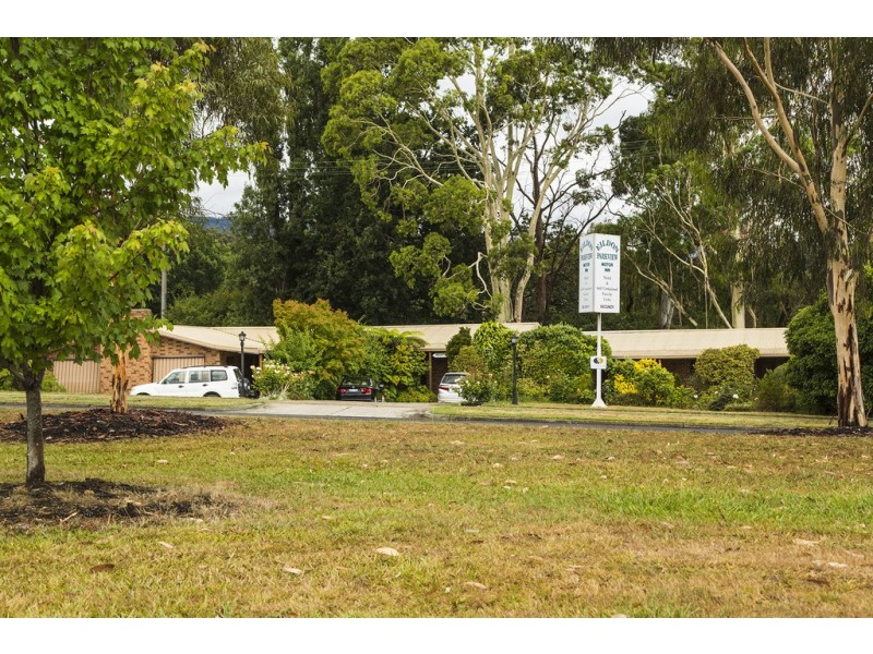 6 Hillside Avenue South, Eildon VIC 3713