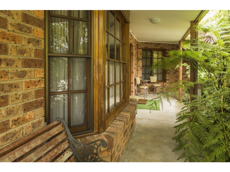 6 Hillside Avenue South, Eildon VIC 3713