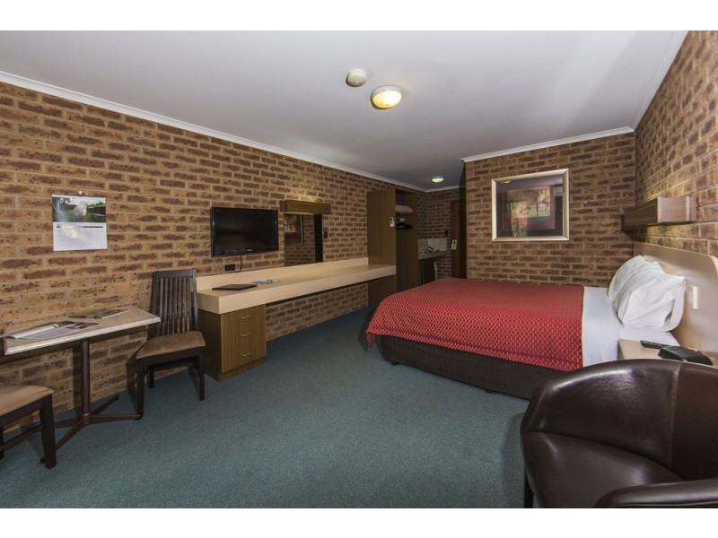 6 Hillside Avenue South, Eildon VIC 3713