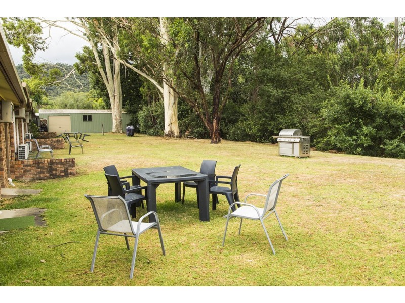 6 Hillside Avenue South, Eildon VIC 3713