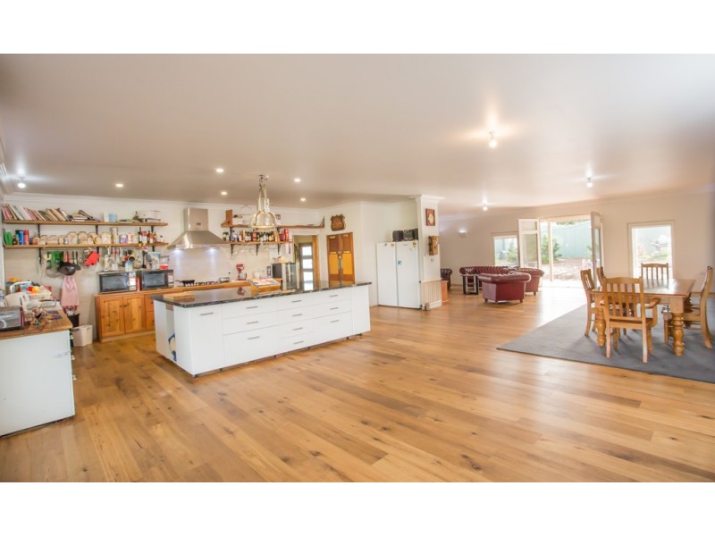 1760 Dohertys Road, Mount Cottrell VIC 3024