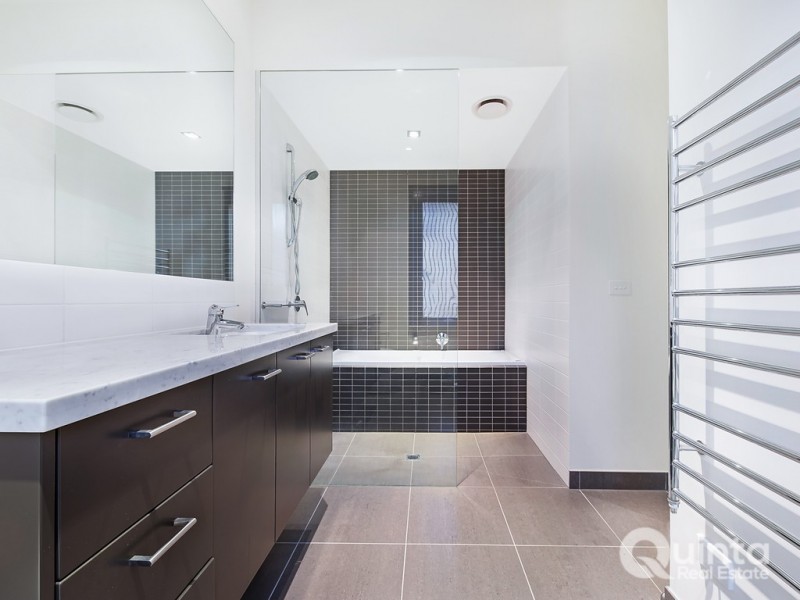 26 Oak Court, Chirnside Park VIC 3116