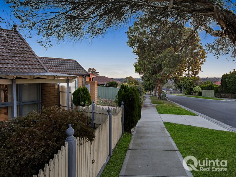 16 Hughes Close, Endeavour Hills VIC 3802