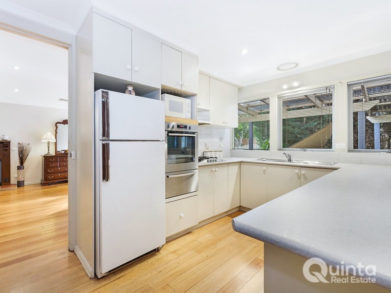 16 Hughes Close, Endeavour Hills VIC 3802