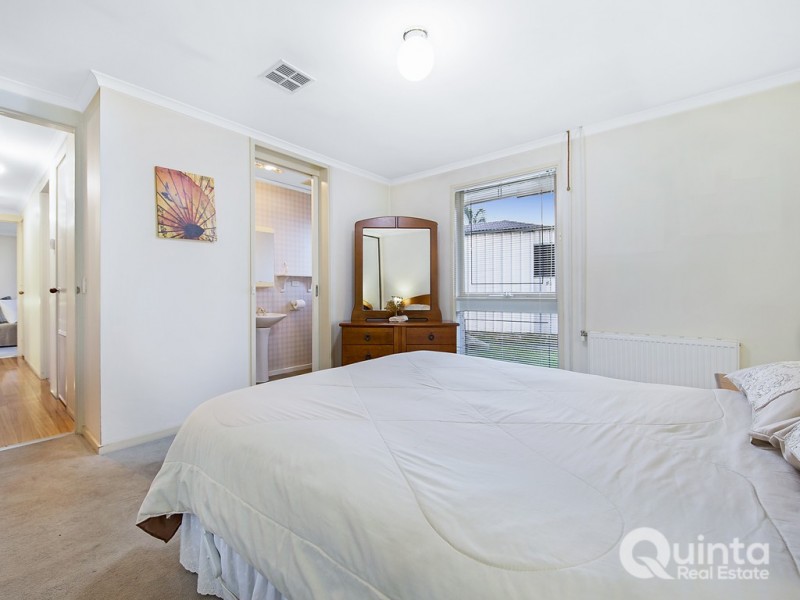 16 Hughes Close, Endeavour Hills VIC 3802