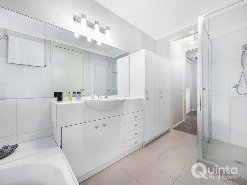 16 Hughes Close, Endeavour Hills VIC 3802