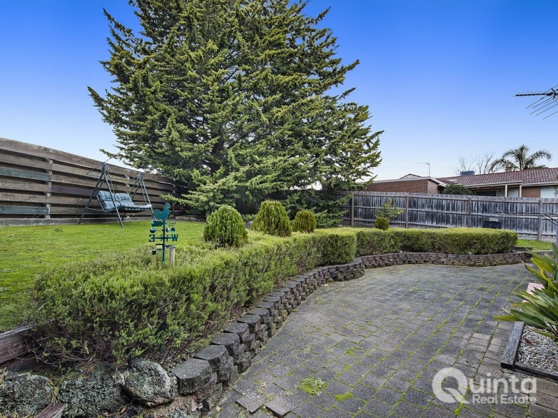 16 Hughes Close, Endeavour Hills VIC 3802