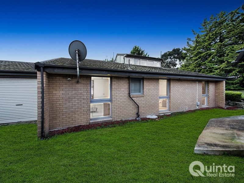 16 Hughes Close, Endeavour Hills VIC 3802