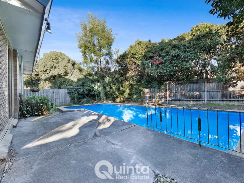 12 Snowden Drive, Glen Waverley VIC 3150