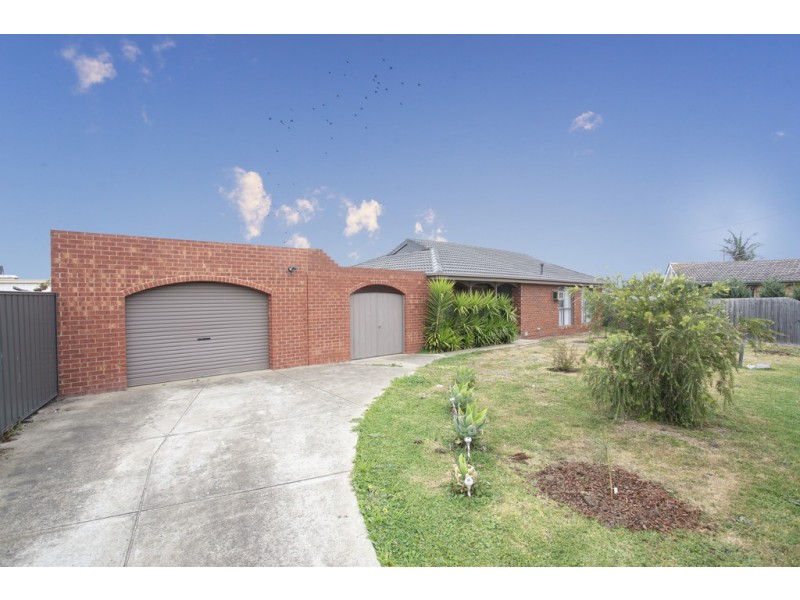 13 Meadowbank Court, Kings Park VIC 3021