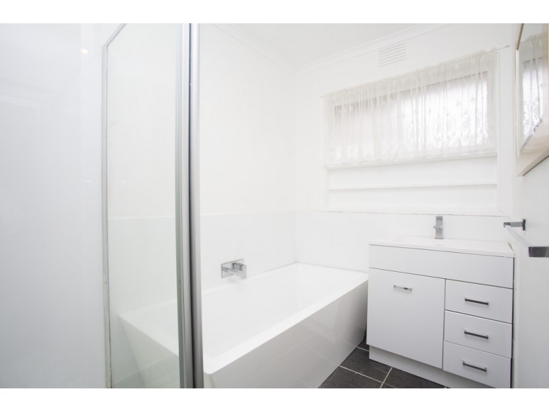 13 Meadowbank Court, Kings Park VIC 3021