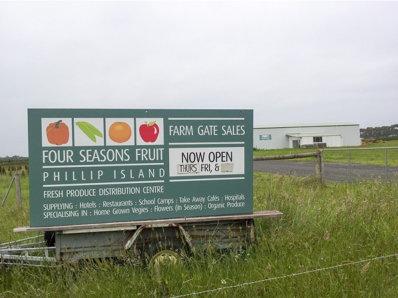 2102 Phillip Island Road, Cowes VIC 3922