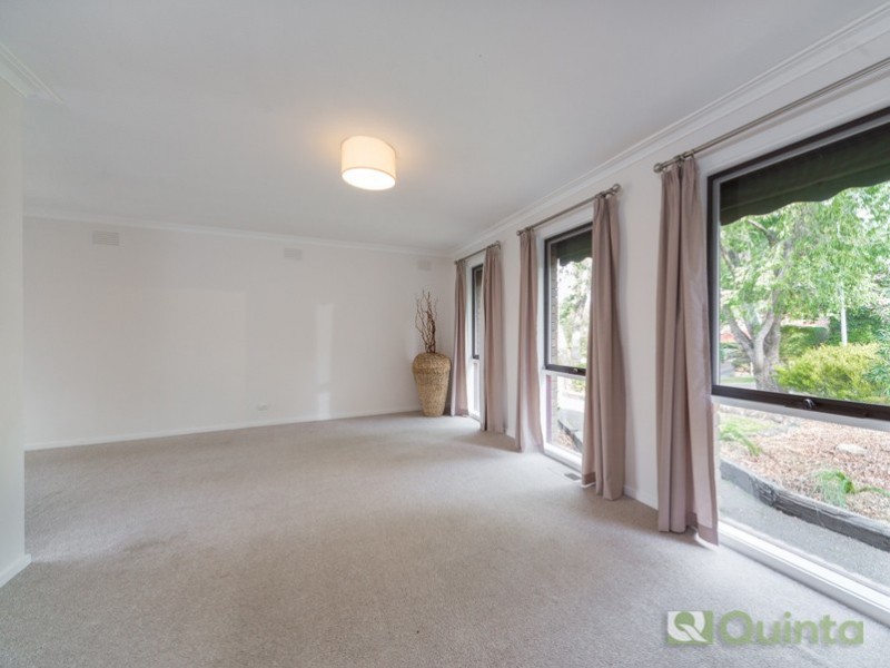 19 Trenton Place, Mooroolbark VIC 3138