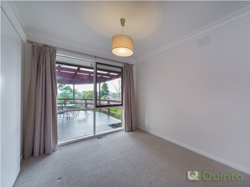 19 Trenton Place, Mooroolbark VIC 3138