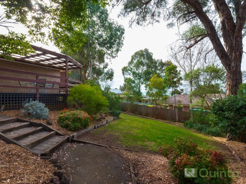 19 Trenton Place, Mooroolbark VIC 3138