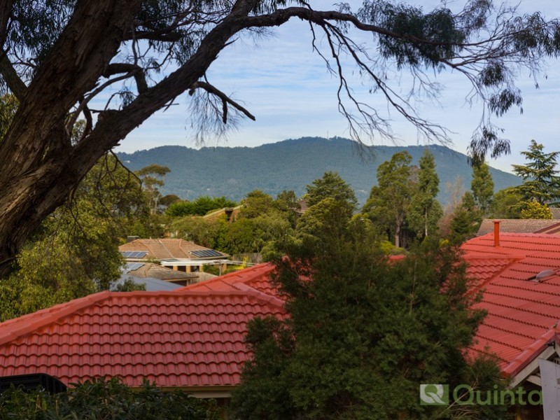19 Trenton Place, Mooroolbark VIC 3138