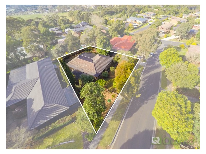 19 Trenton Place, Mooroolbark VIC 3138