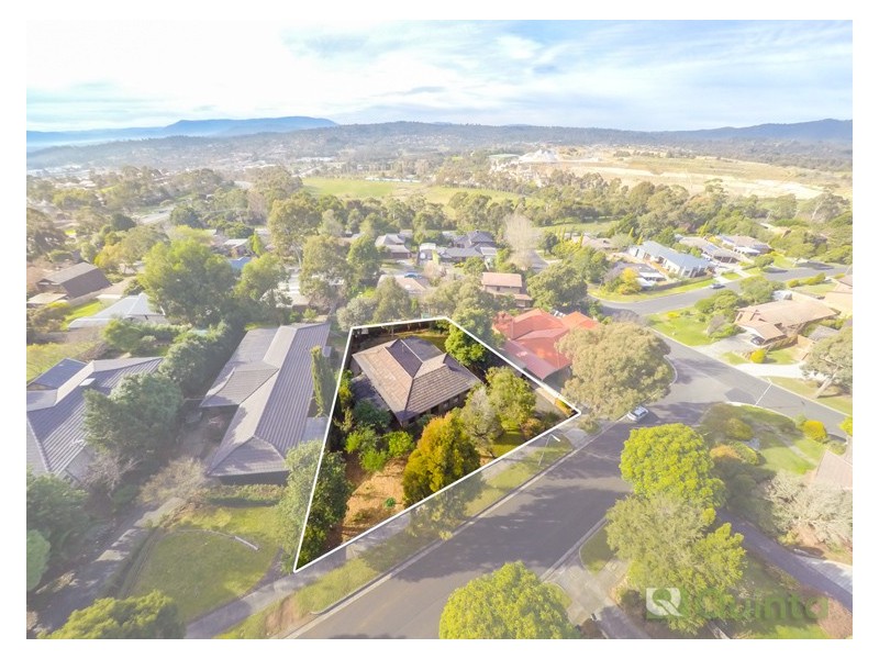 19 Trenton Place, Mooroolbark VIC 3138