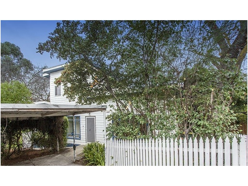 8 McGhee Avenue, Mitcham VIC 3132