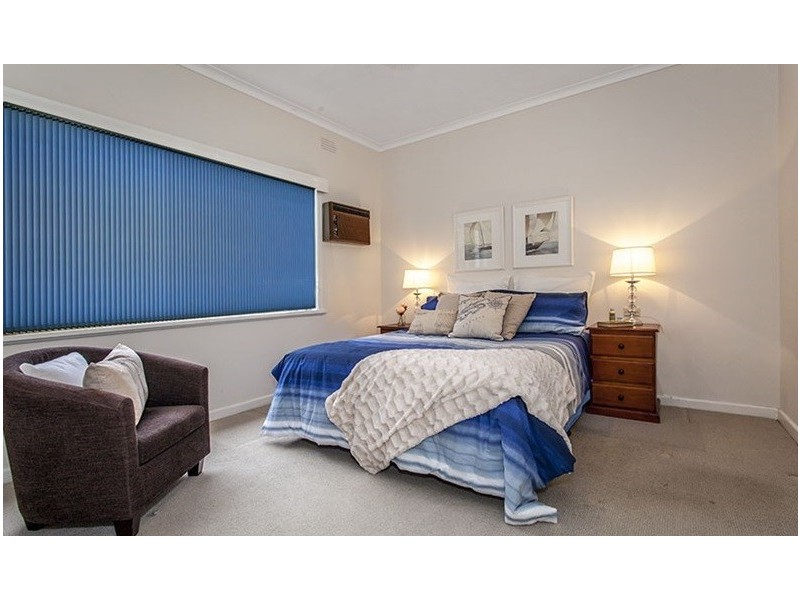 8 McGhee Avenue, Mitcham VIC 3132