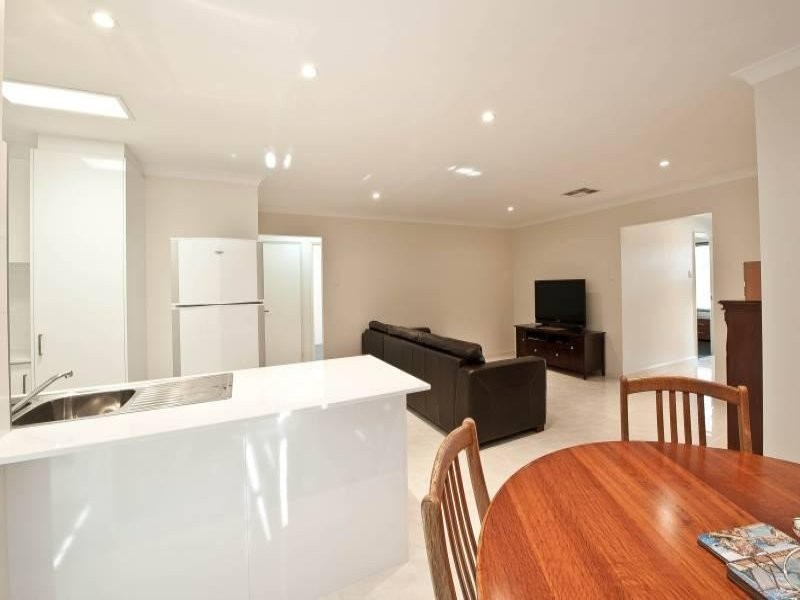 9A Woodchester Road, Nollamara WA 6061