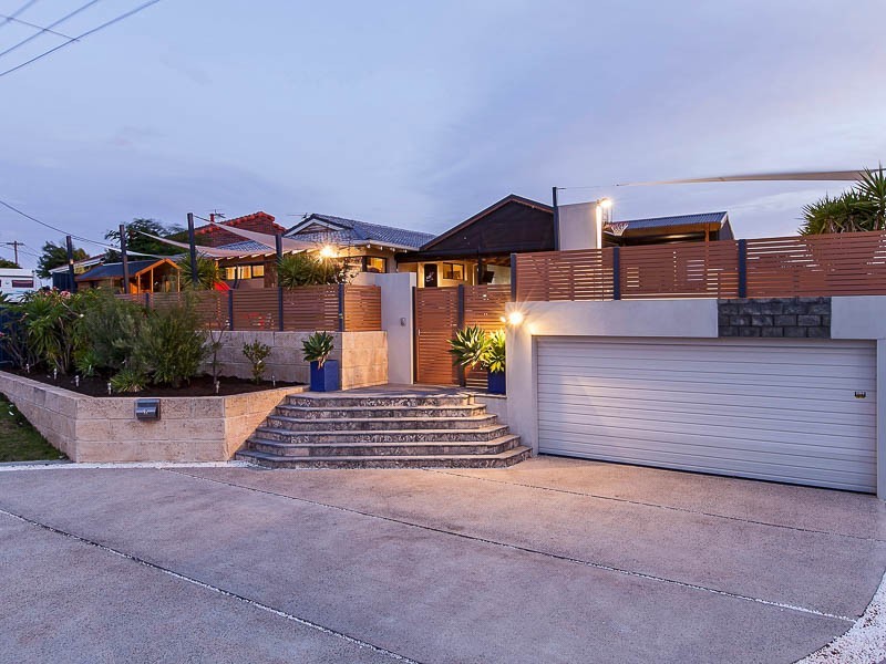 2 Debenham Way, Hillarys WA 6025