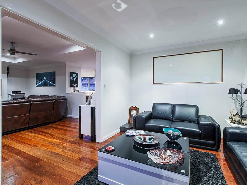 2 Debenham Way, Hillarys WA 6025