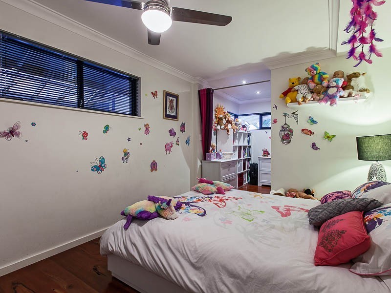 2 Debenham Way, Hillarys WA 6025