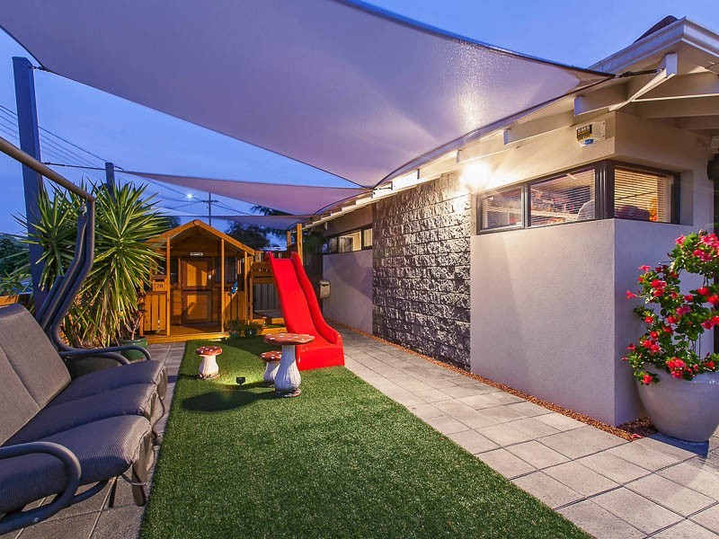 2 Debenham Way, Hillarys WA 6025