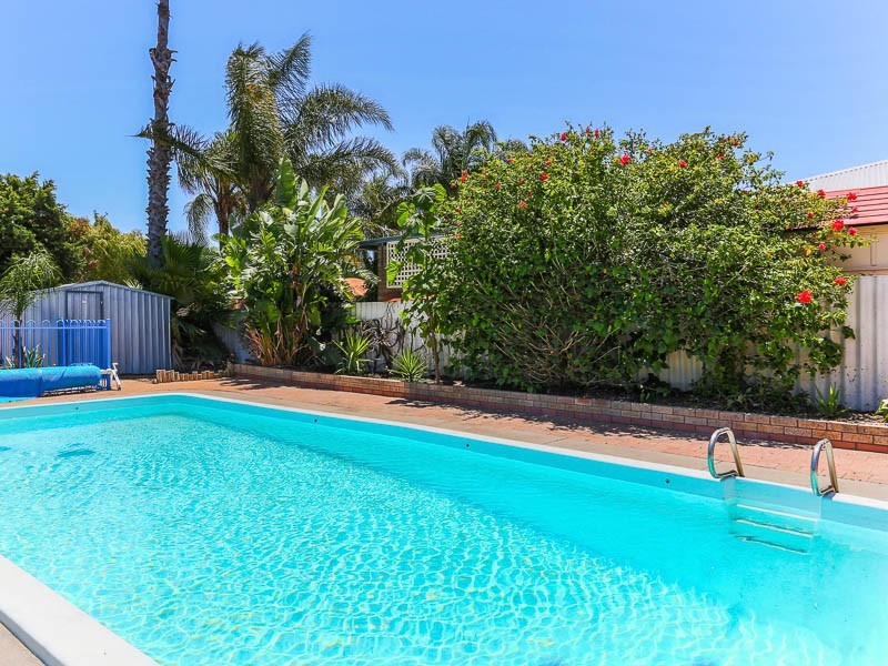 33 Marangaroo Drive, Marangaroo WA 6064